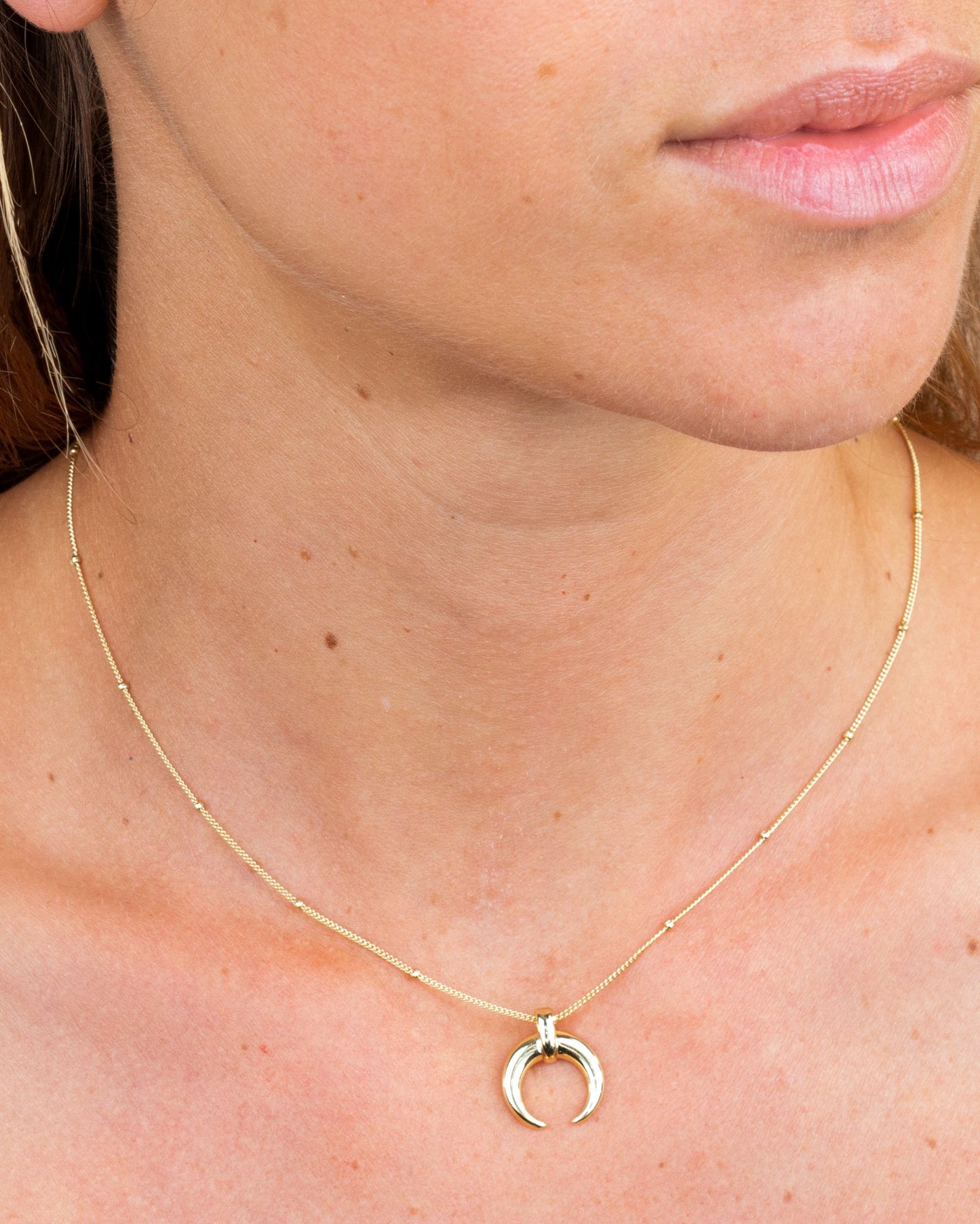 MINIMAL CRESCENT MOON NECKLACE