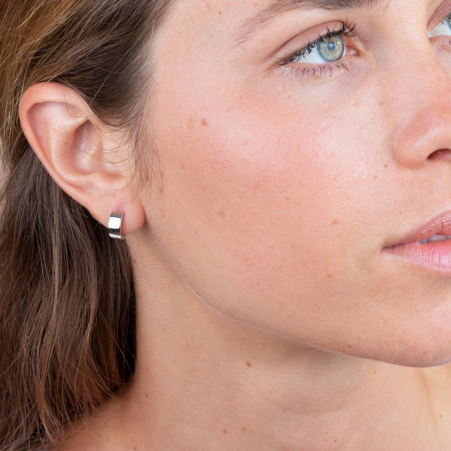 DALILLA MINI HUGGIE EARRINGS