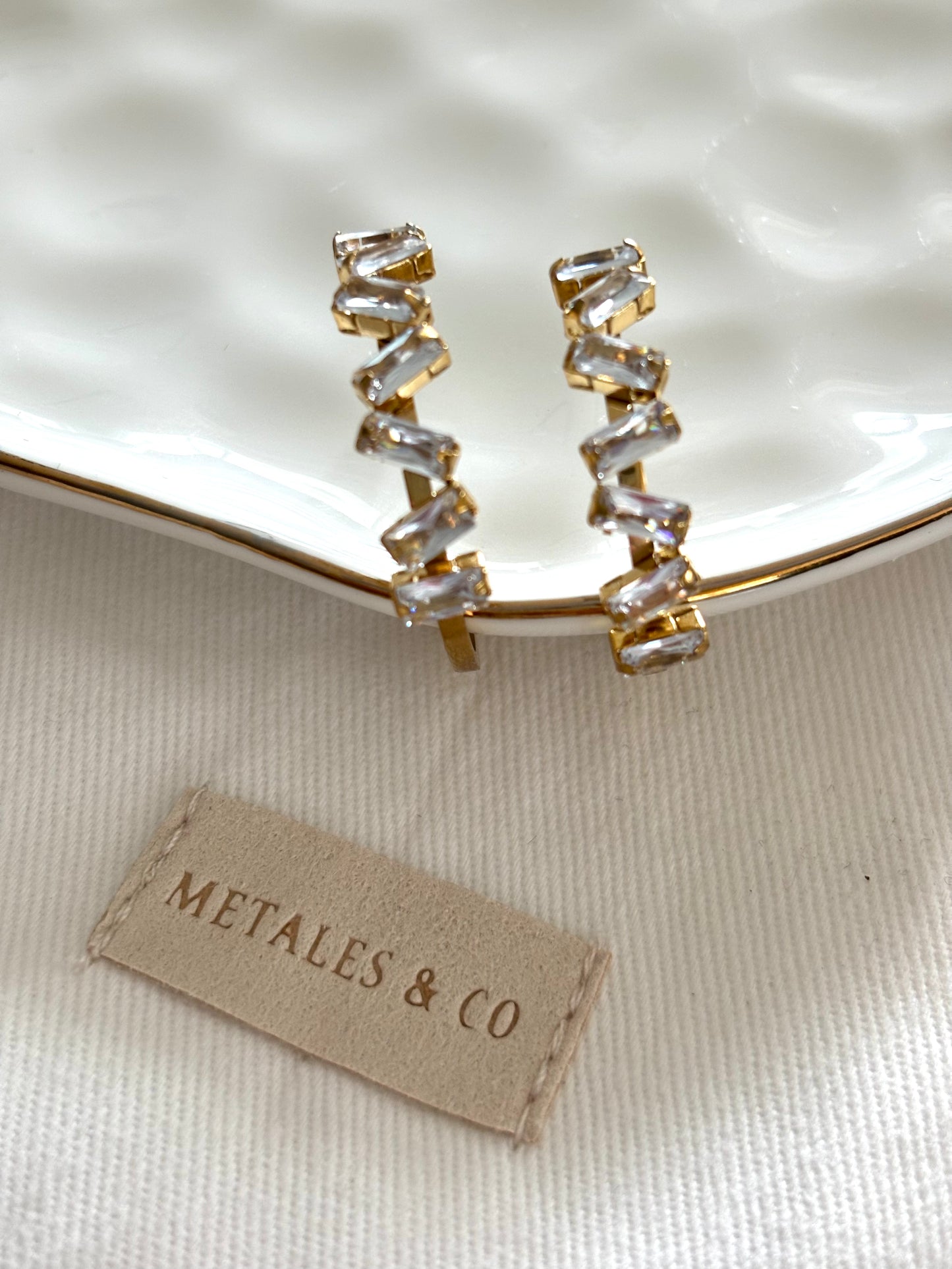 EDRA BAGUETTE EARRINGS