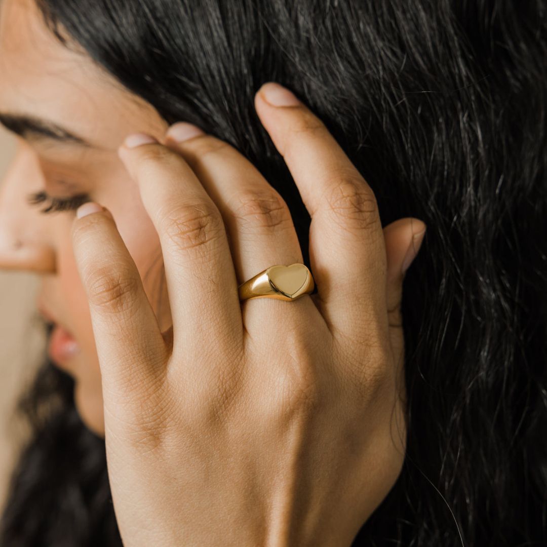 GOLDEN HEART SIGNET RING