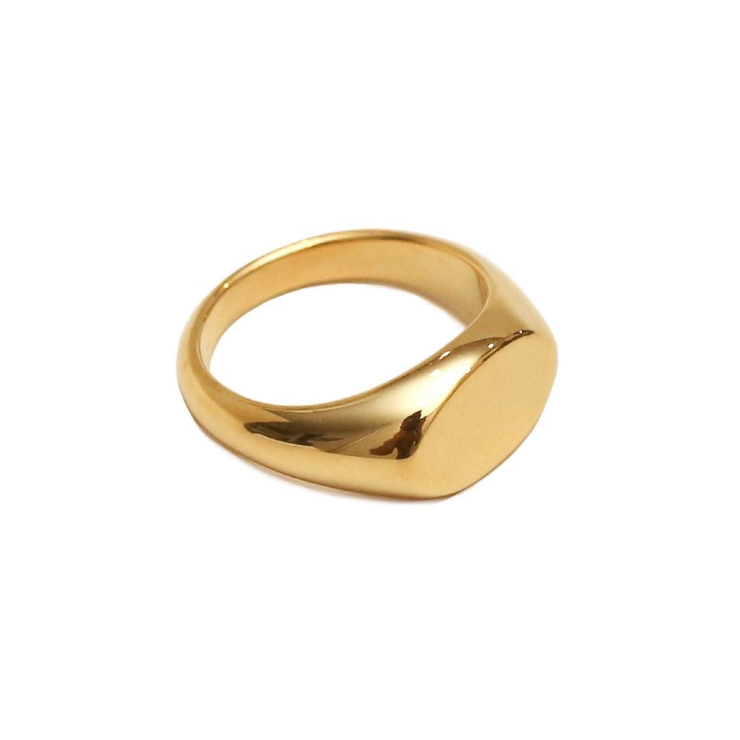 GOLDEN OVAL SIGNET RING