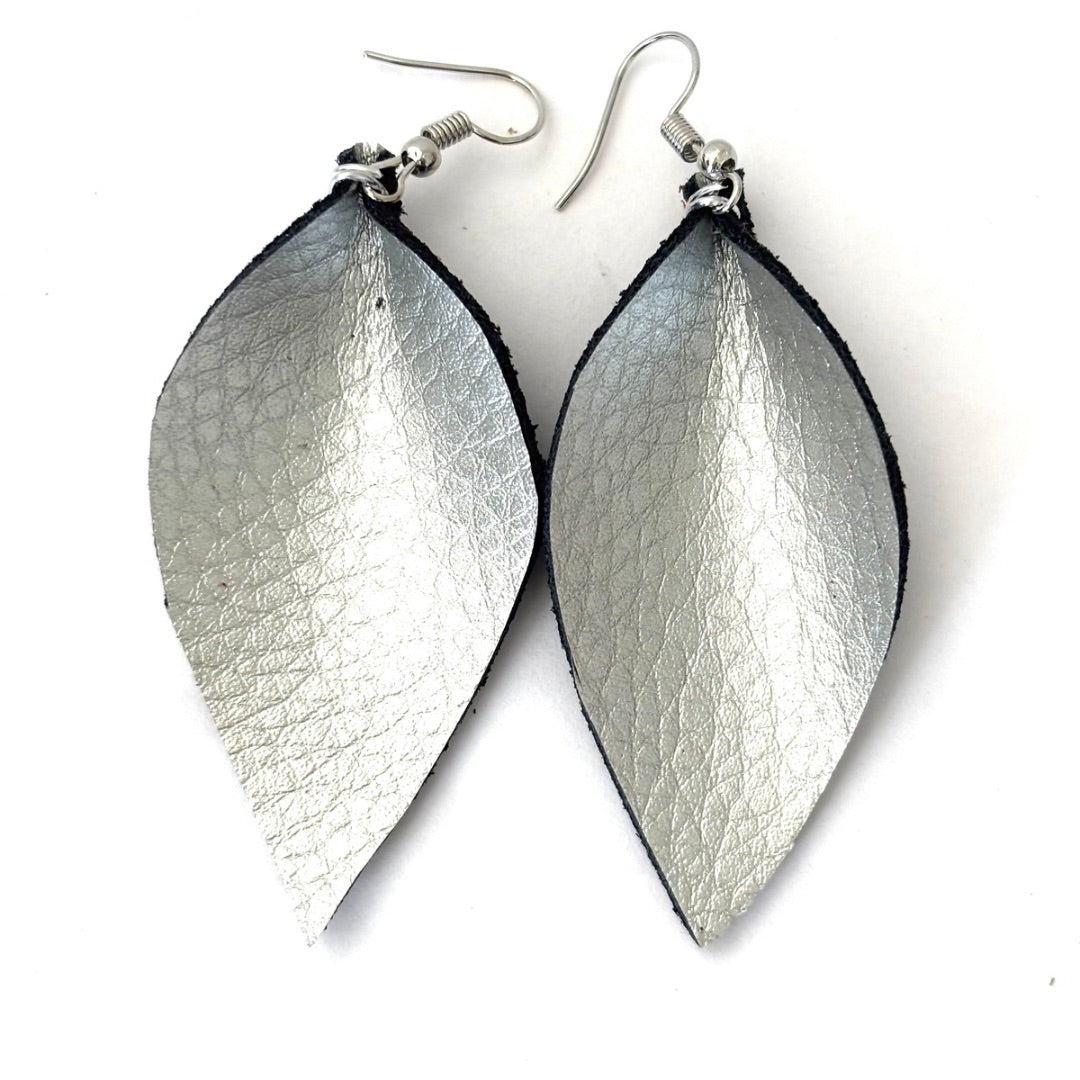 PUTTER LEAF LEATHER EARRINGS