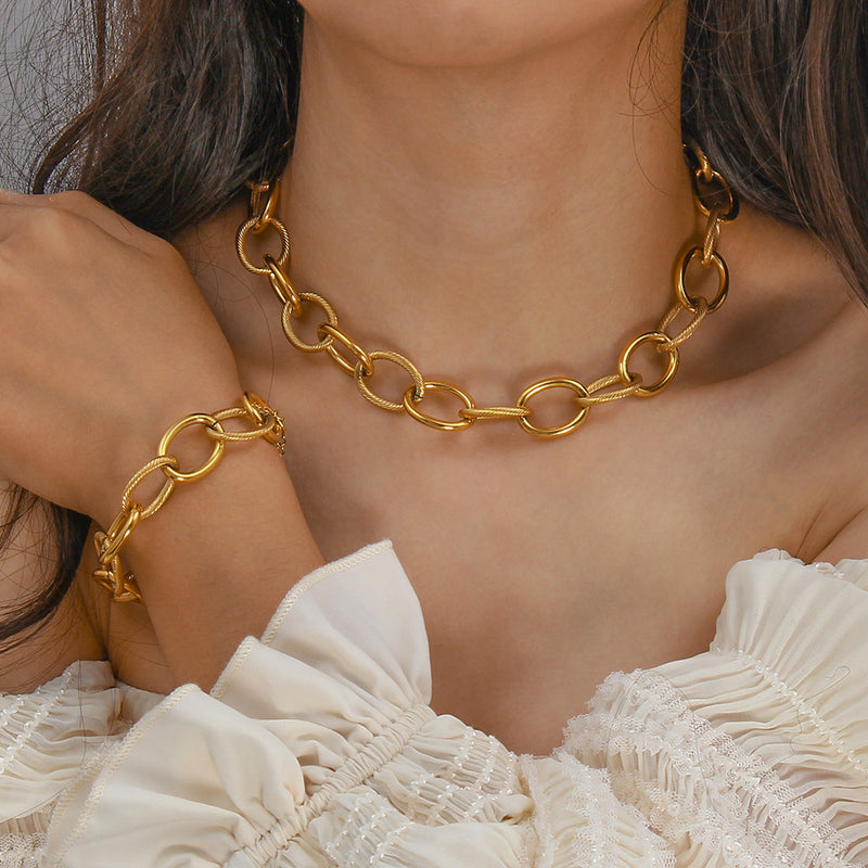 LENA OVAL LINK NECKLACE