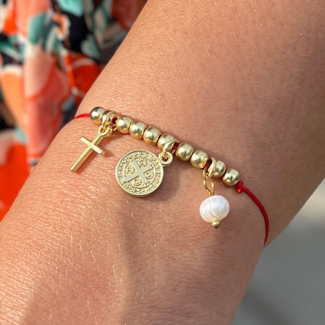 RED STRING FAITH CHARM