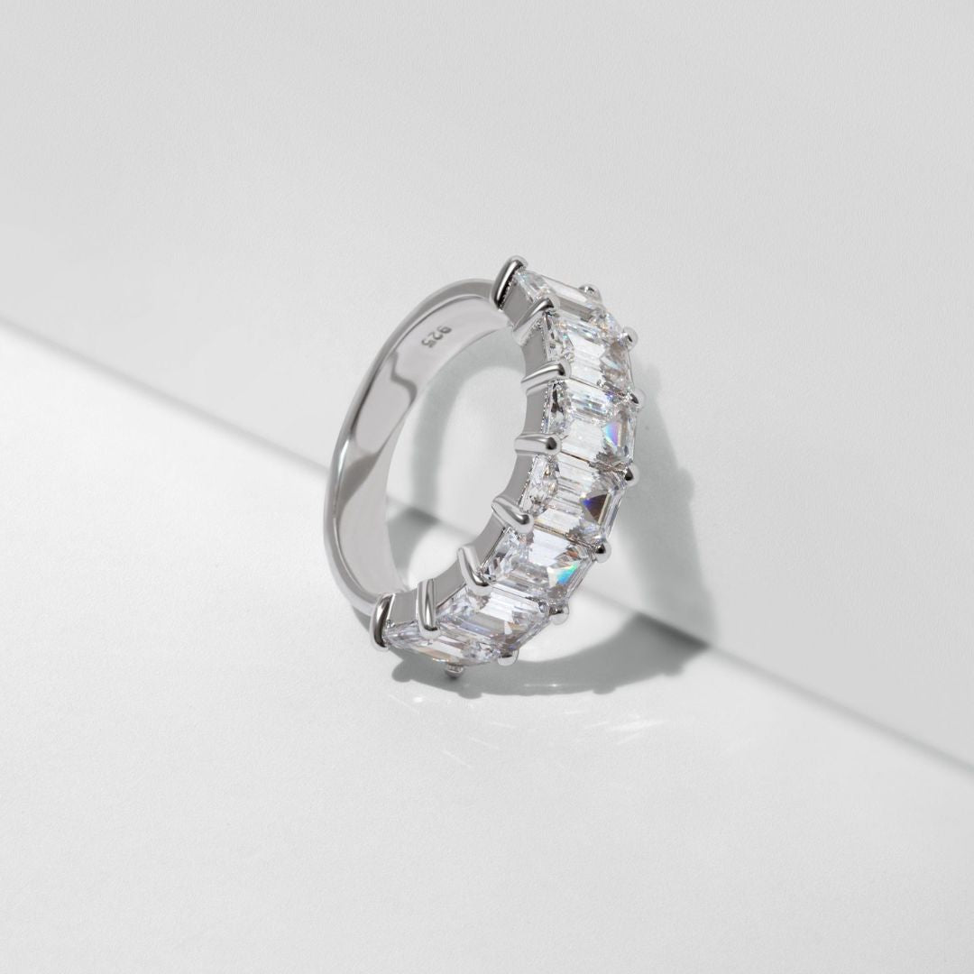 VICTORIA BAND RING