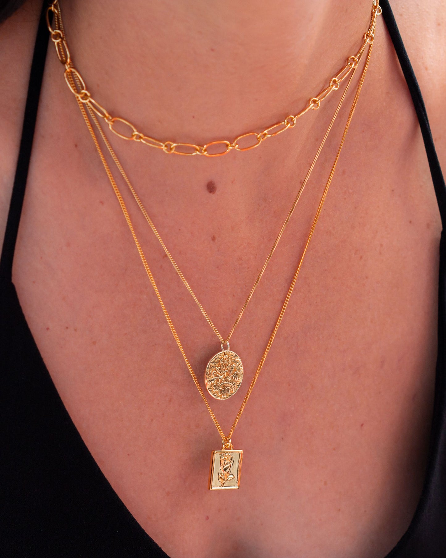 ROSE MEDAL NECKLACE