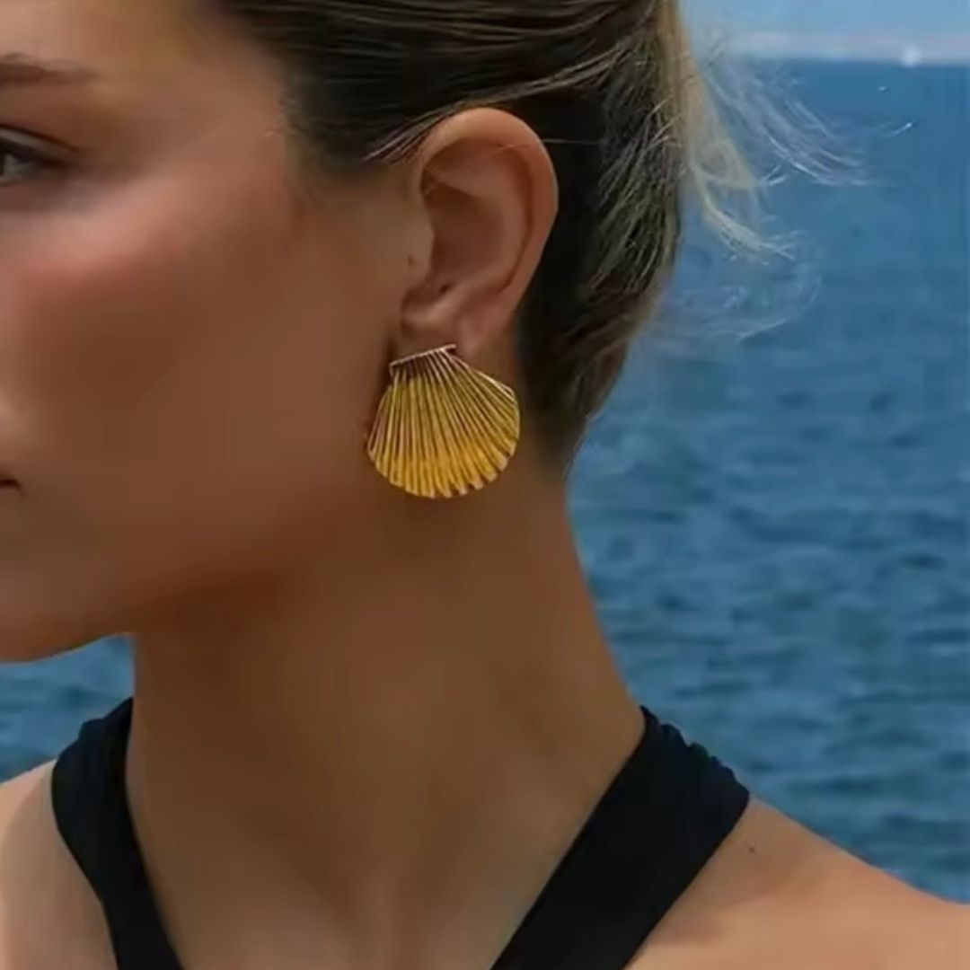 GOLDEN SEASHELL STATEMENT EARRINGS