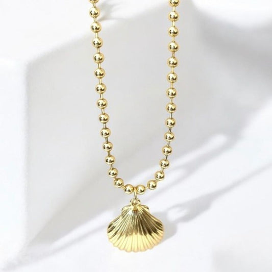 GOLDEN SEASHELL NECKLACE