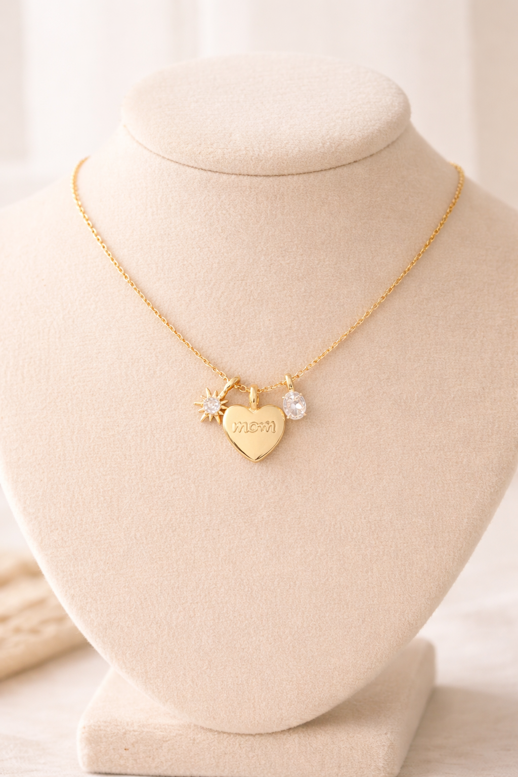 MOM LOVE NECKLACE