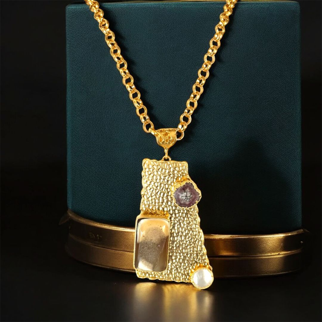 VERA MYTH NECKLACE