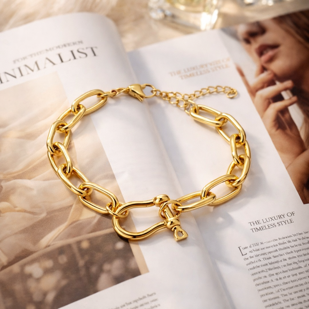 GOLDEN HORSESHOE BANGLE