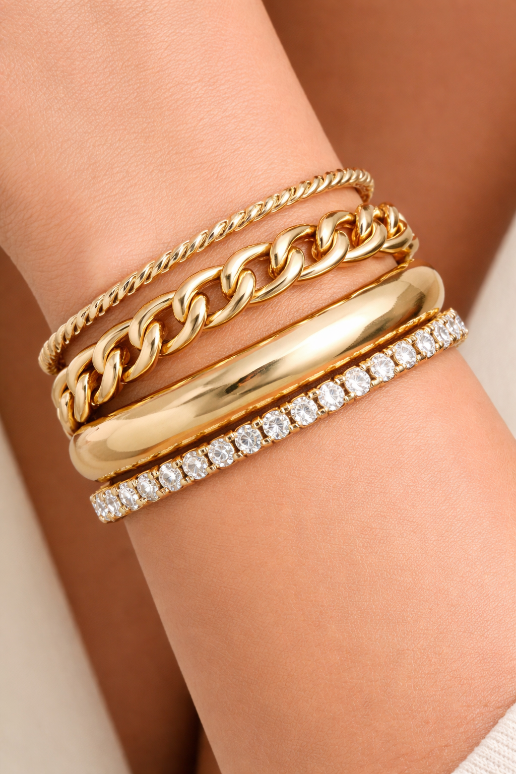 OPEN BANGLE BRACELET - GOLD