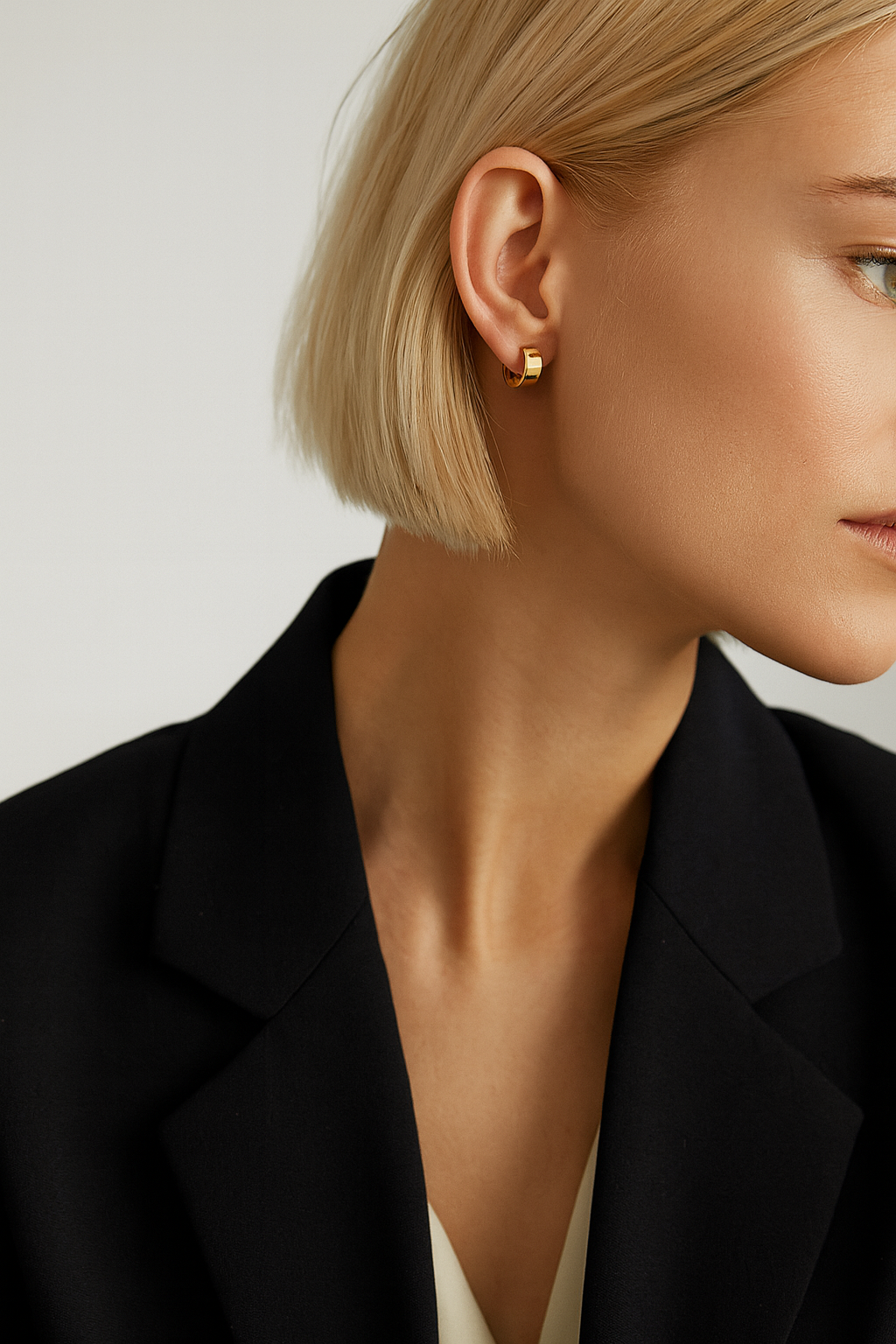 DALILLA MINI HUGGIE EARRINGS