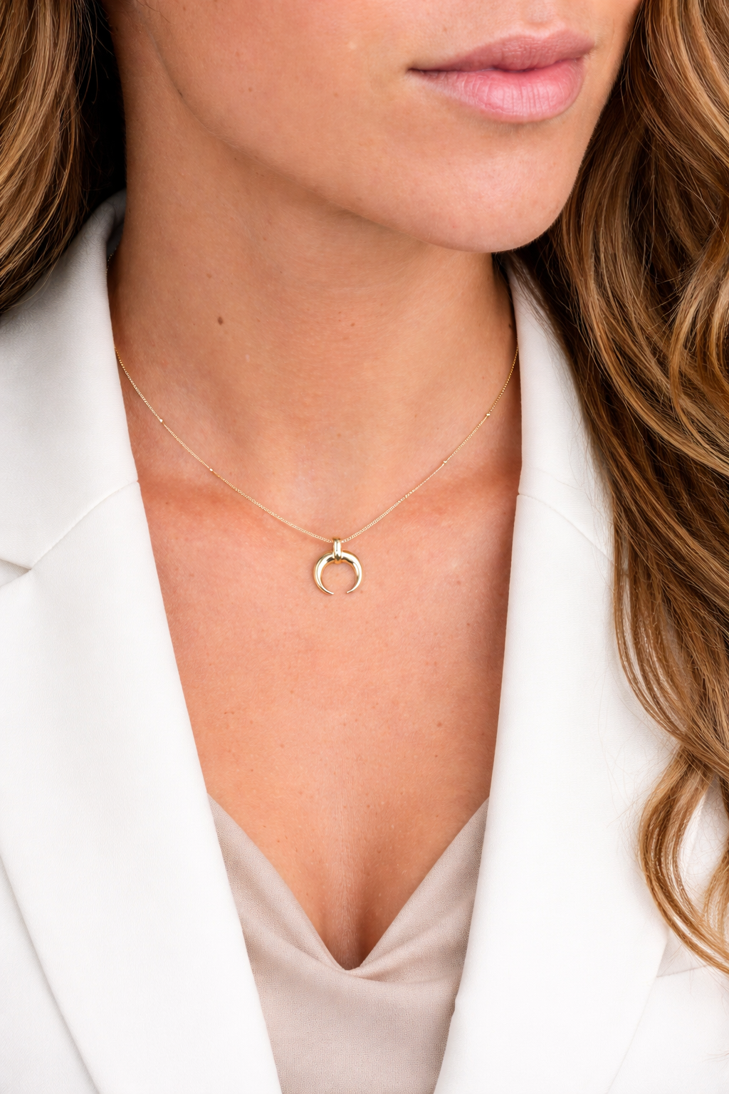 MINIMAL CRESCENT MOON NECKLACE