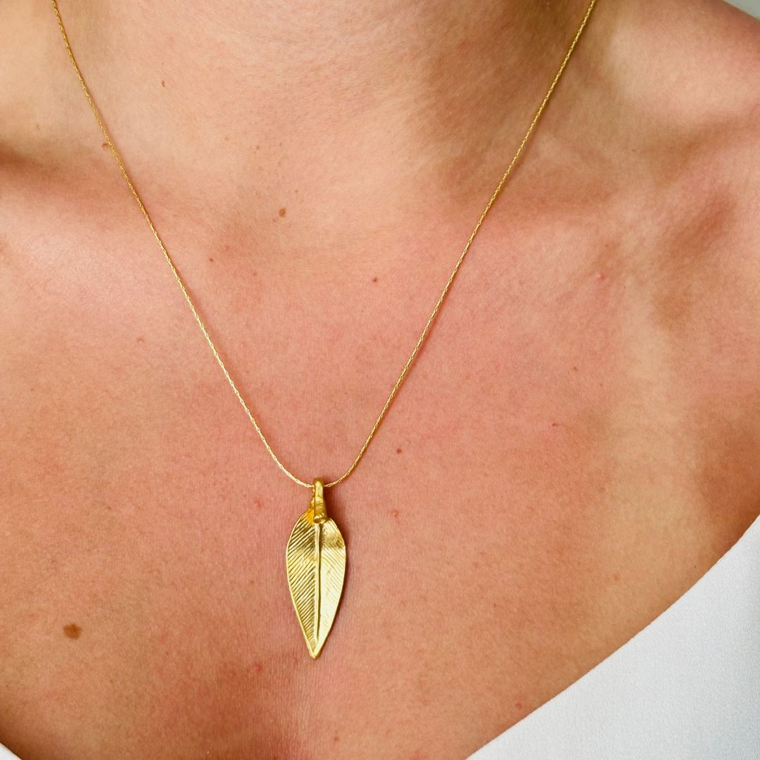 ANALA LEAF NECKLACE - Metales & Co